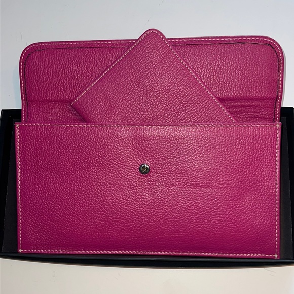 Raika magenta pebbled leather travel pouch w/matching passport cover– NIB - Picture 4 of 12